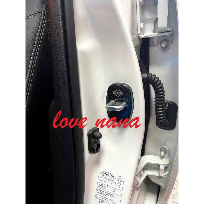 [[娜娜汽車]]2020 SENTRA ALTIMA 專用 防鏽門鎖扣裝飾蓋 門蓋 卡夢款 亮黑款(不鏽鋼材質)