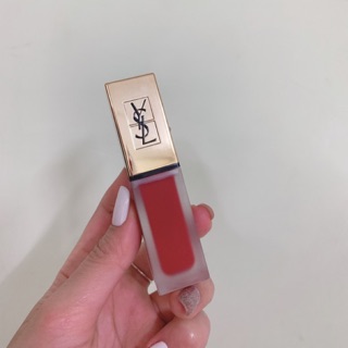 Ysl 時尚印記絲絨唇露 12 印紅圖騰