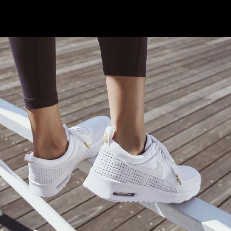 nike wmns thea