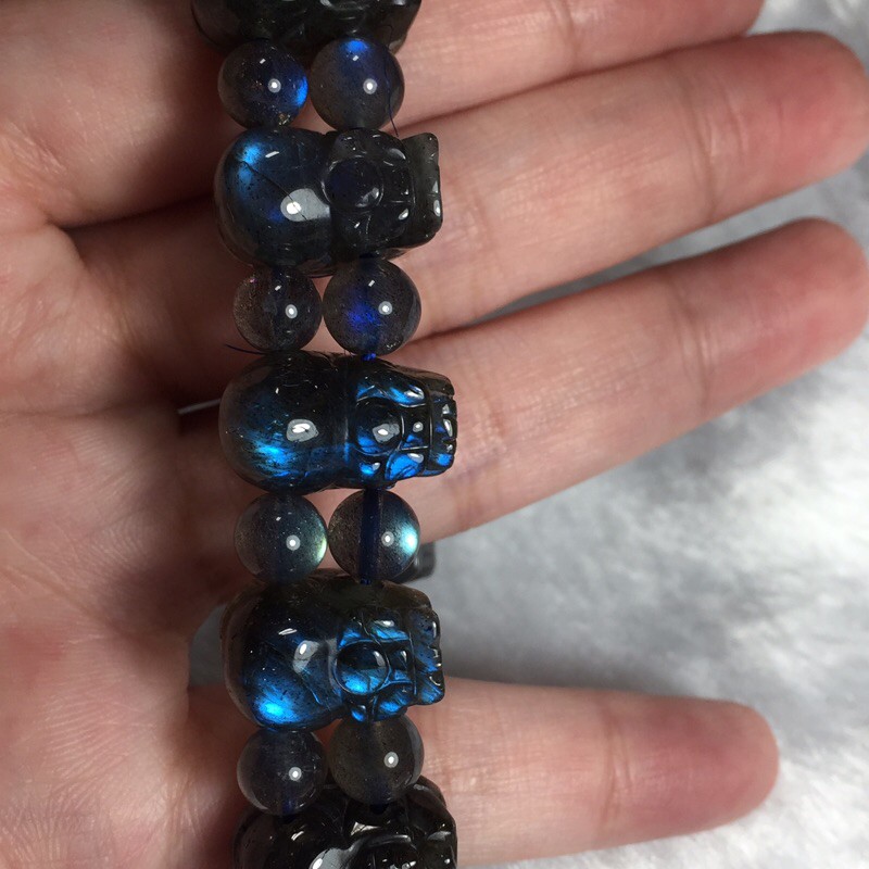 頂級拉長石貔貅手排 顆顆閃滿藍光暈 頂級黑拉長石貔貅 5A黑底 藍光強 對不起我拍不出他的美