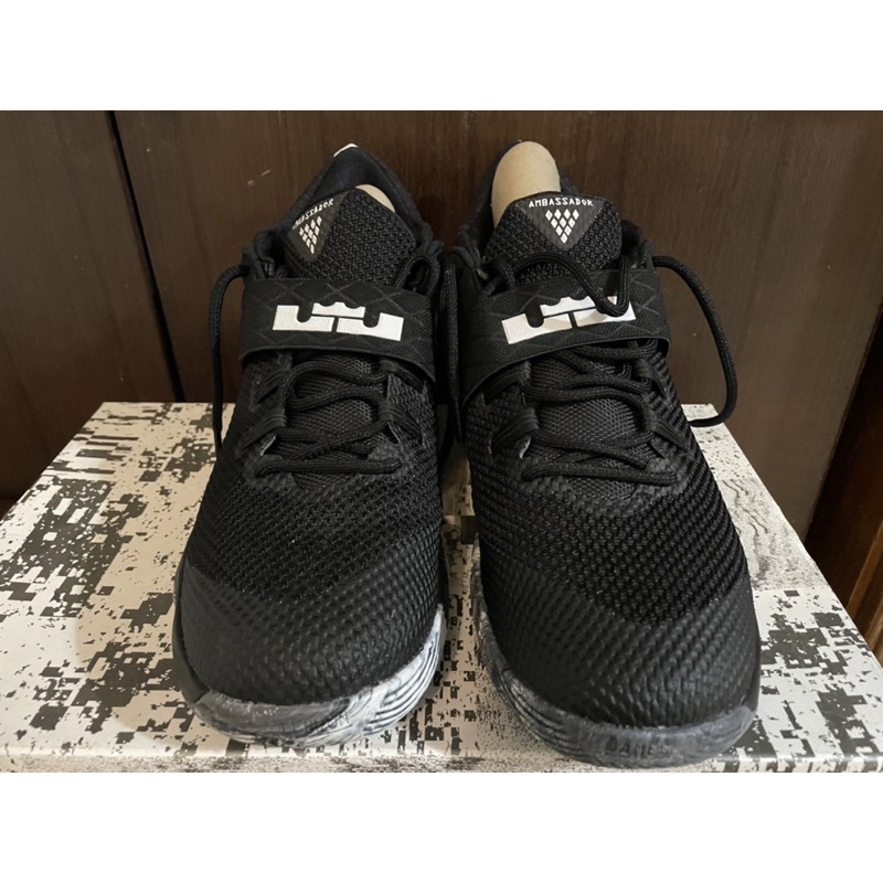 便宜出售Nike Lebron Ambassador 10，US10.5號，附原鞋盒，近全新