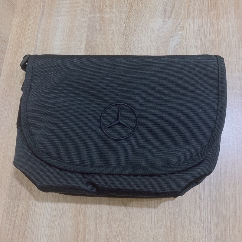✮ 全新 ✮ 賓士 Benz ✪ 黑色 斜背包 側背包 小包 pvc