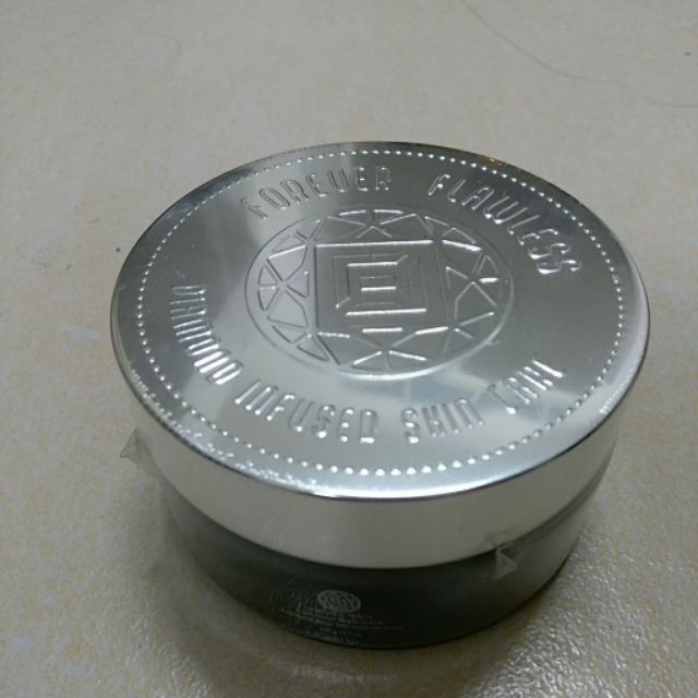 Forever Flawless 亮彩 - 奢華身體磨砂膏 潤膚霜 原價$2990 特價1500 兩件一起帶只要2000