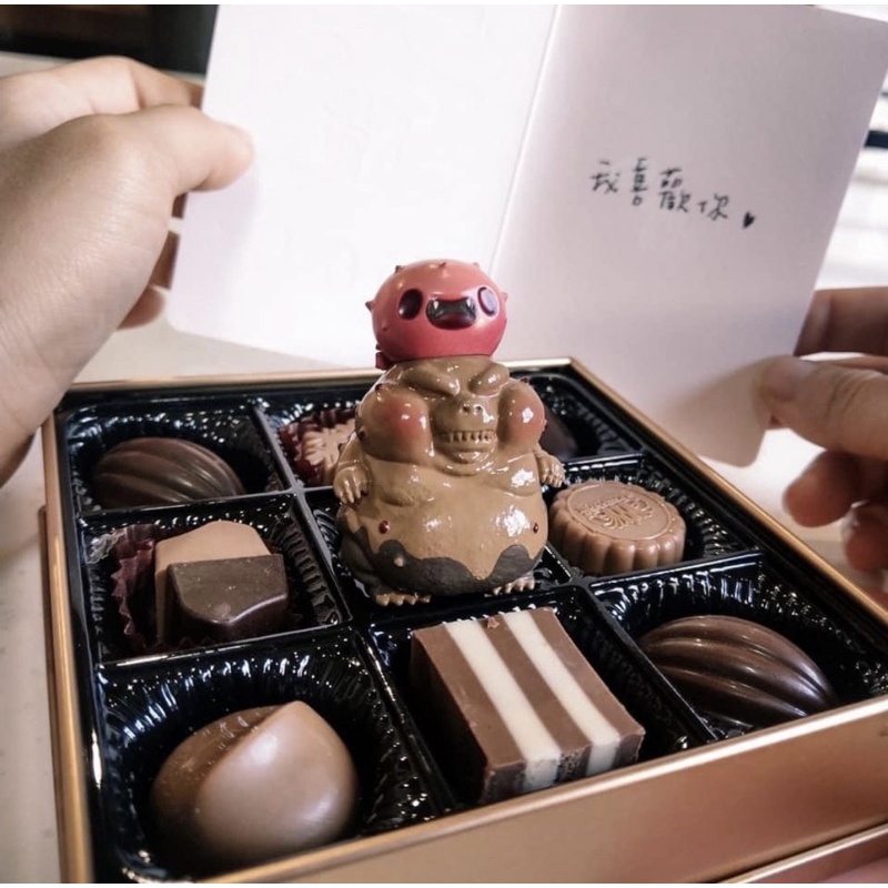 aksoulmuch 設計師 AK 阿肥 菊比 聯名 情人節 巧克力 甜點 公仔