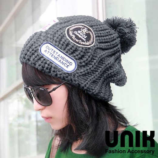 【現貨】UNIK 韓風率性徽章毛球針織帽(灰)