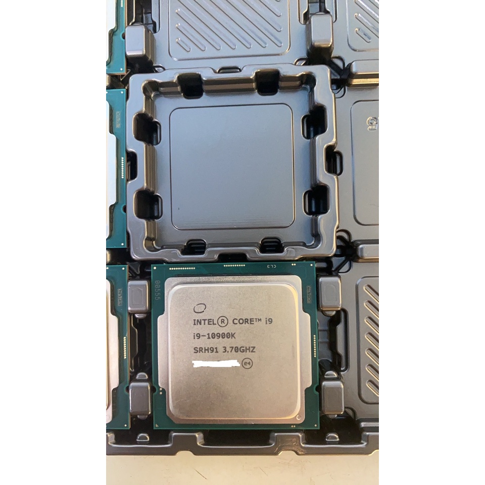 Intel® Core™ i9-10900K 處理器 20 MB 快取記憶體，最高可達 5.30 GHz