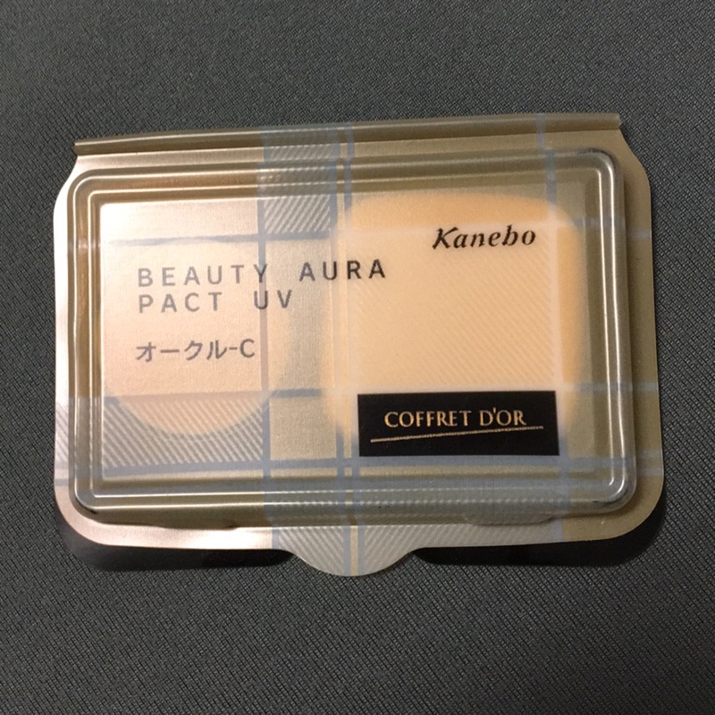 Kanebo 佳麗寶粉餅試用盒與飾底乳試用包