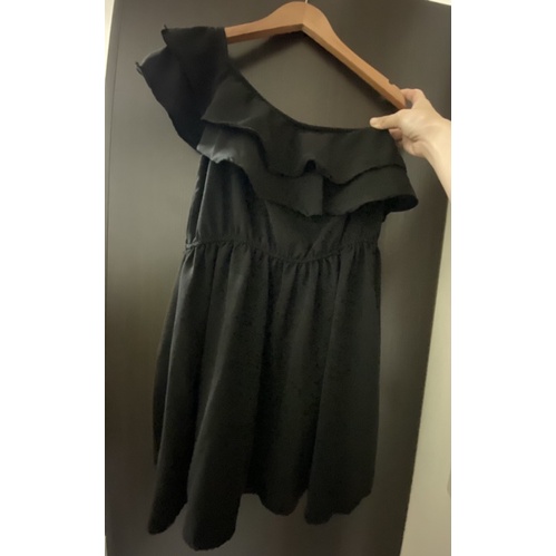 全新🎀 韓版黑色斜領荷葉半露肩連身裙