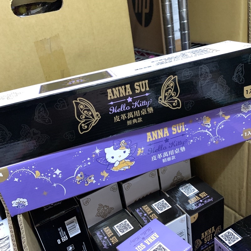 17.台灣7-11超商限定 ANNA SUI &amp; Sanrio 聯名造型皮革萬用桌墊