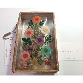 《CHARLES & KEITH》 小Ck 乾燥花玫瑰金小箱包 全新正版商品 新加坡帶回 附完整禮盒裝 聖誕交換禮物跨年