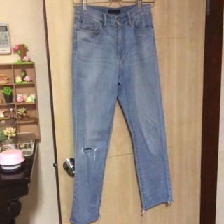 Uniqlo 直筒牛仔褲微彈性刷破牛仔褲