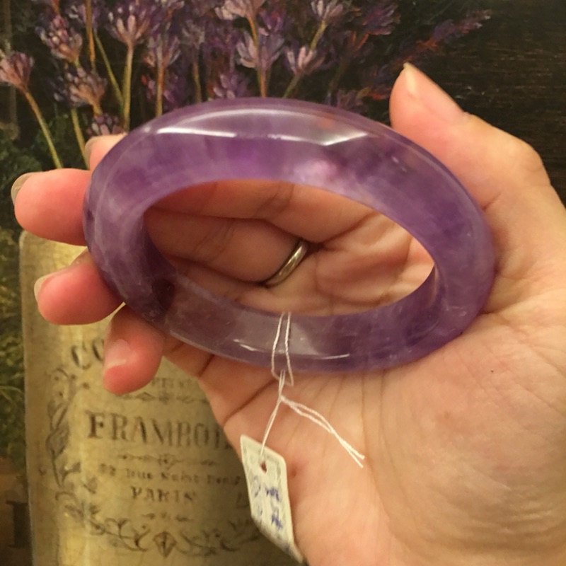 1個超美的AAA+天然紫羅蘭紫水晶手鐲～窄版～《紫5款》手圍18.5號，內徑57寬12厚10mm～《紫5款》紫水晶手環