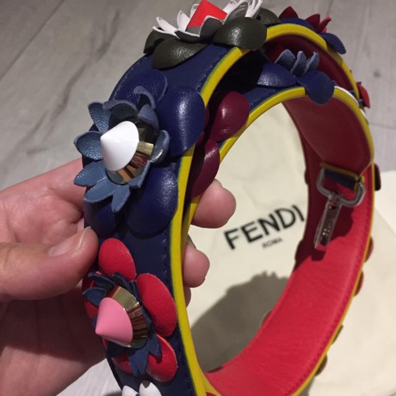 售✨全新FENDI strap you深藍花✨，銀扣 有袋子沒有盒子，有購證（影印附上） 購於代購$38800