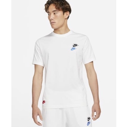 ⓉⒽⓇⒺⒺⒼ🔥NIKE SPORTSWEAR 運動短袖 棉質 刺繡 三層LOGO 白色 男款 DJ1569-100