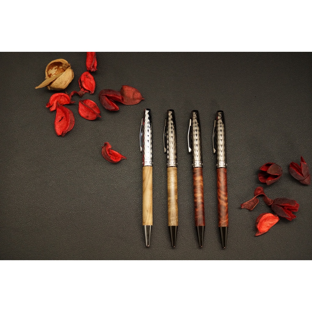 五度木作 水鑽旋轉原子筆 (紅檜木、黃金樟、血檀木、血檀木) 木頭筆 手作 木製筆 木筆