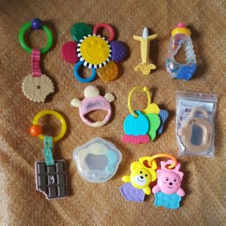 多個固齒器combi,chicco,playskool,playgro,lamaze,sassy,richell車掛床卦