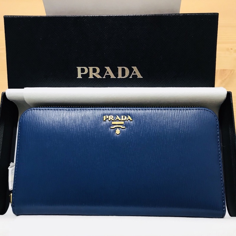 【PRADA】Saffiano Metal浮雕LOGO防刮長夾