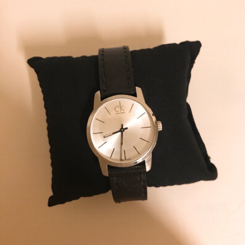 CK Calvin Klein 手錶 K2G231C6 極簡 簡約 無秒針 女錶 中性 銀色 黑皮革 DW swatch