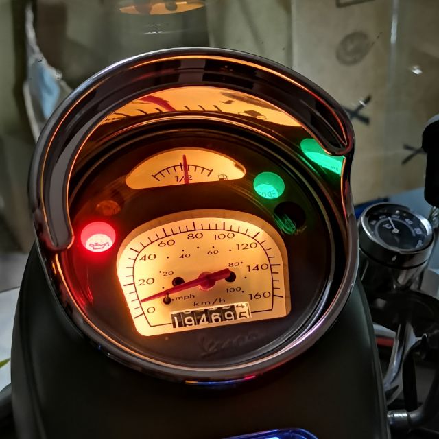 Vespa GTV 300 大燈 拉把  煞車 握把 原廠儀表 下蓋  保護貼 風鏡｛儀錶裝飾罩｝