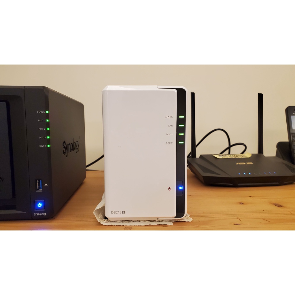 二手使用約2年已過保，Synology DS218J 2Bay NAS，附2顆Seagate那嘶狼2TB硬碟，賣4500