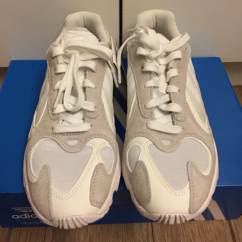 adidas YUNG-1 白色UK6.5號男生球鞋