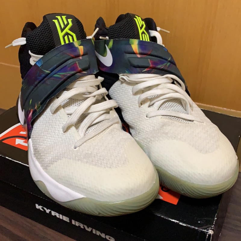 Kyrie 2 白黑 總冠軍 台灣公司貨二手8成新以上 us11