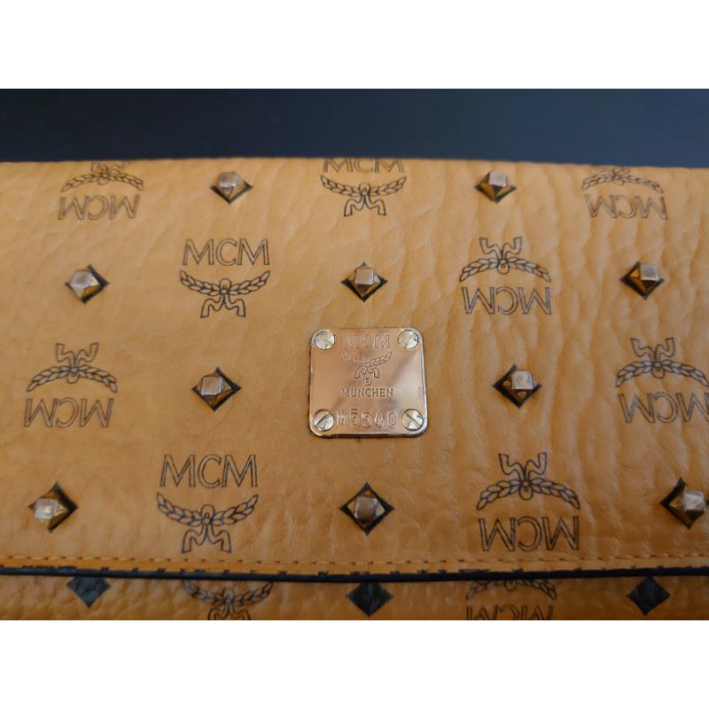 MCM 咖啡色 鉚釘 長夾 附紙盒跟紙袋
