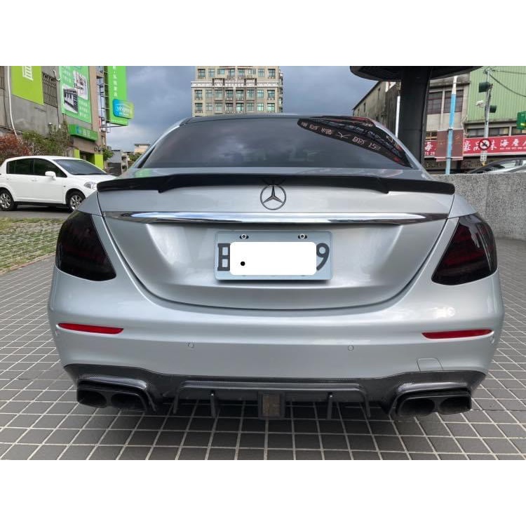 賓士 Benz W213 B款碳纖維後下巴 E300後下巴 E43碳纖後唇 E250後下巴 E200下巴