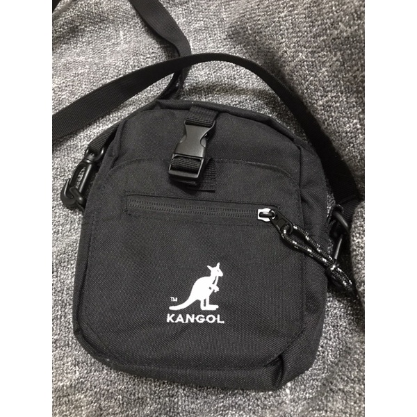 🦘 KANGOL kangol 袋鼠 小行星側背包 側背包 側背小包 黑色側背小包 品牌小包 品牌側背包 多夾層包