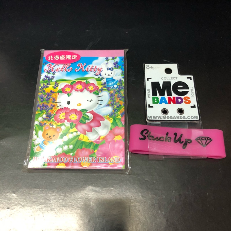 Hello  Kitty（凱蒂貓）組合價：隨手筆記（北海道限定)+ 零錢包+粉紅手環—-送禮自用兩相宜！