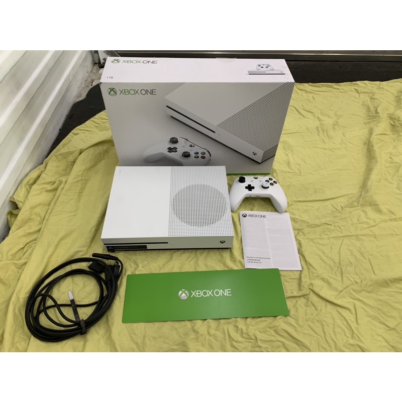 xbox one s 1t 遊戲主機 4kUltra-HD Blu-ray 9.9成新