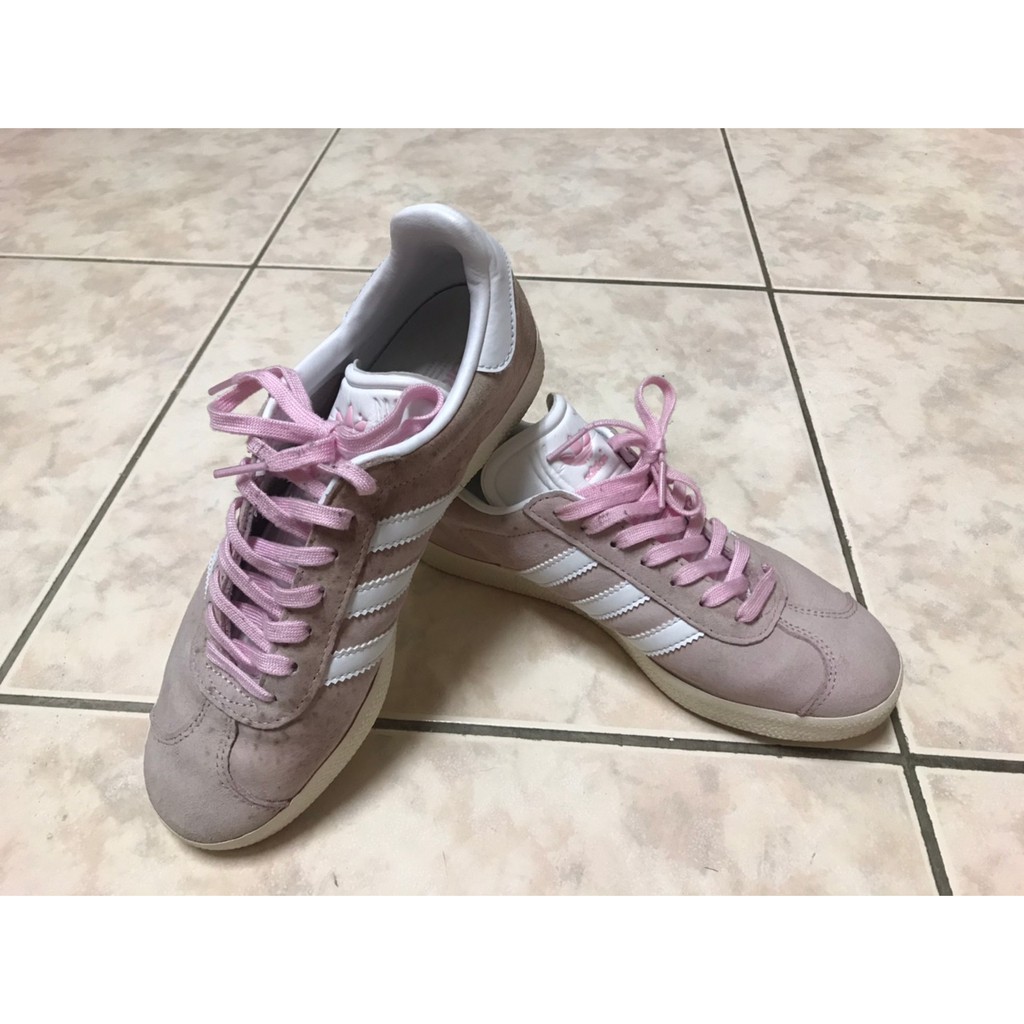 Adidas] Gazelle W 麂皮復古休閒鞋女(布魯克林) 粉紅色BY9352 JP235 | 蝦皮購物