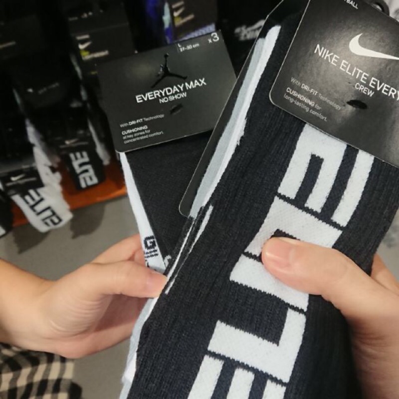 nike elite everyday socks
