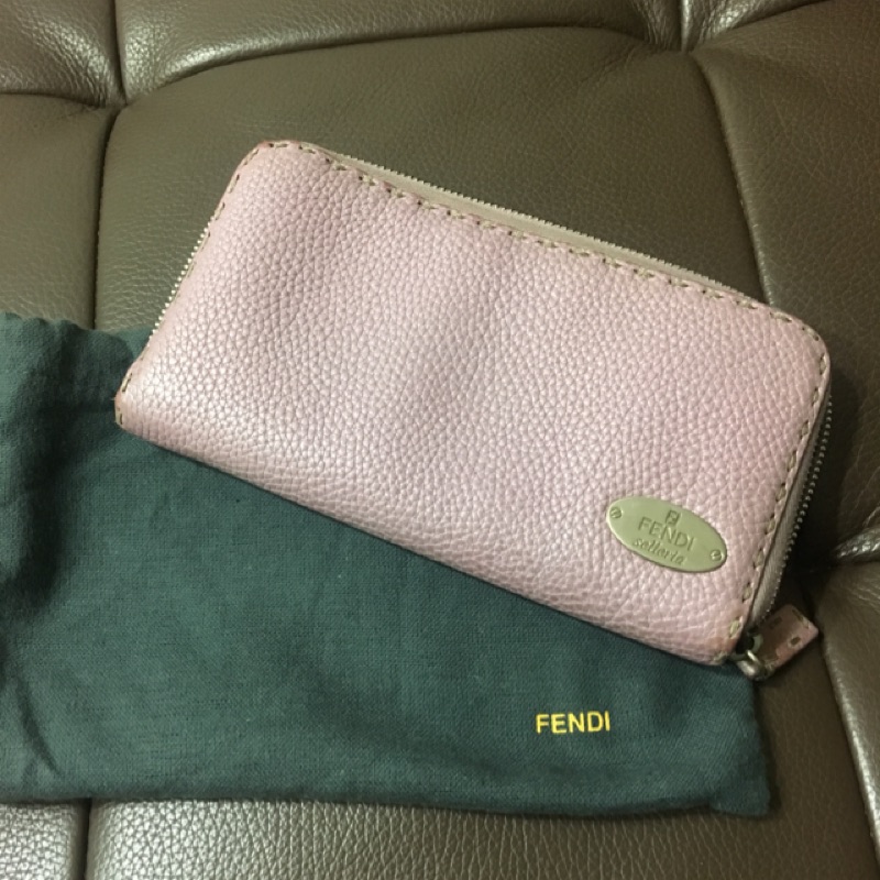 FENDI 芋頭紫皮夾，特價出清