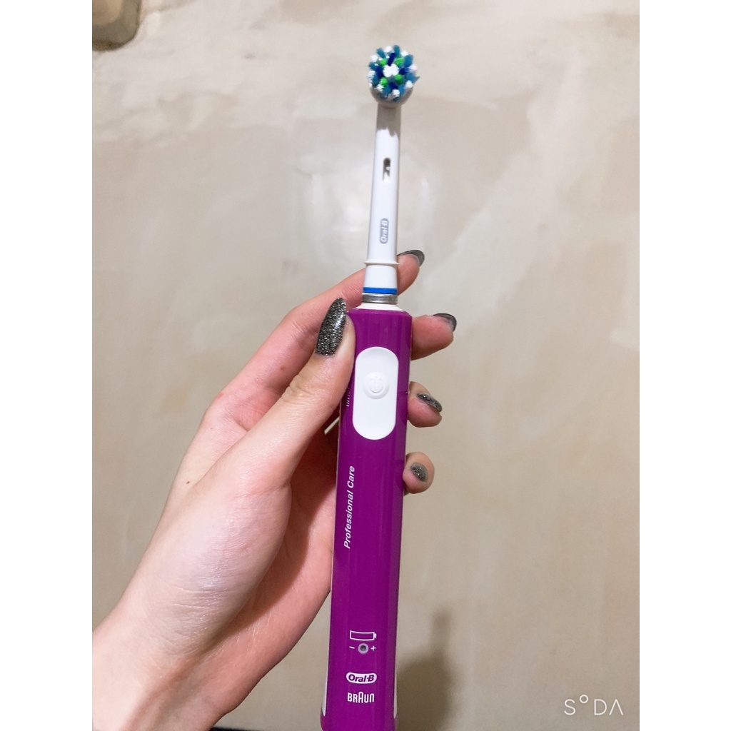 德國百靈 Oral-B 歐樂B 全新升級3D 電動牙刷 PRO450P 二手沒有刷頭請自行購買~~~~只有機身+充電