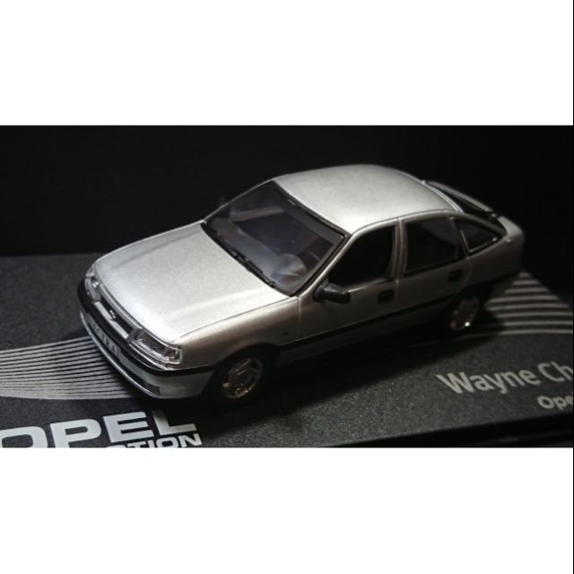 【經典車坊】1/43 1:43 Opel Vectra A / W, Cherry 設計師系列