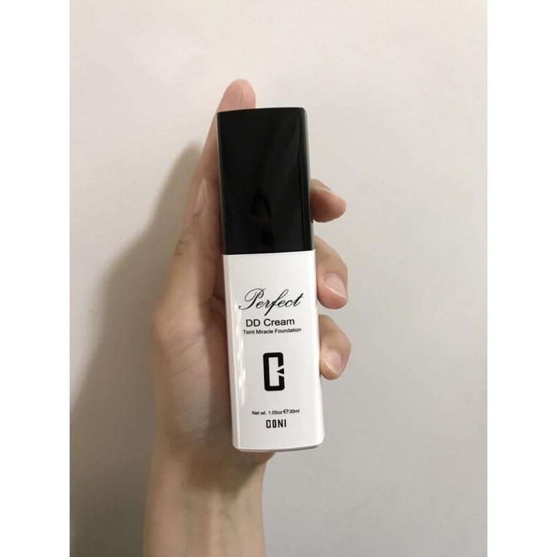 二手近新CONI康倪 30ml 奇肌裸光精萃水粉霜 DD霜