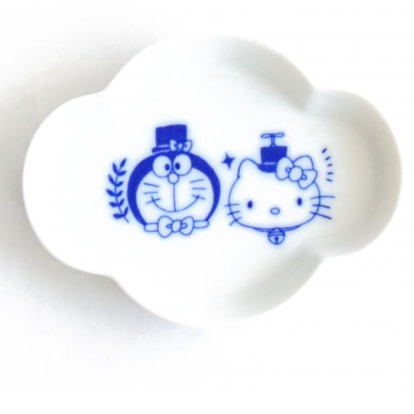 【玩具櫃】ASOKO 哆啦A夢 HELLO KITTY 小瓷盤 聯名商品 (日本朋友提供商品)