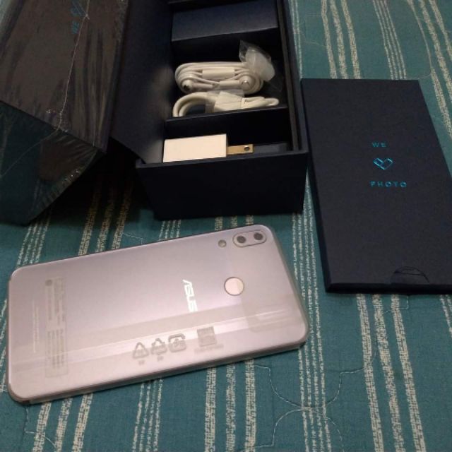 高雄 ASUS ZenFone 5 ZE620KL
銀色 6.2吋 AI智慧美拍 4G/64G 光學防手震 雙喇叭