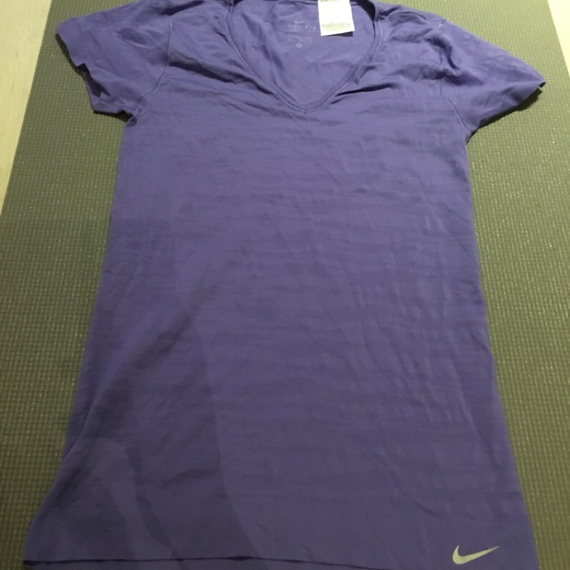 [二手]Nike V領紫色短袖上衣