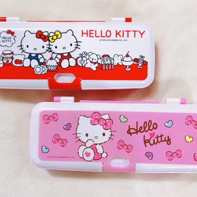 Hello Kitty扣環式塑膠鉛筆盒。市價$100