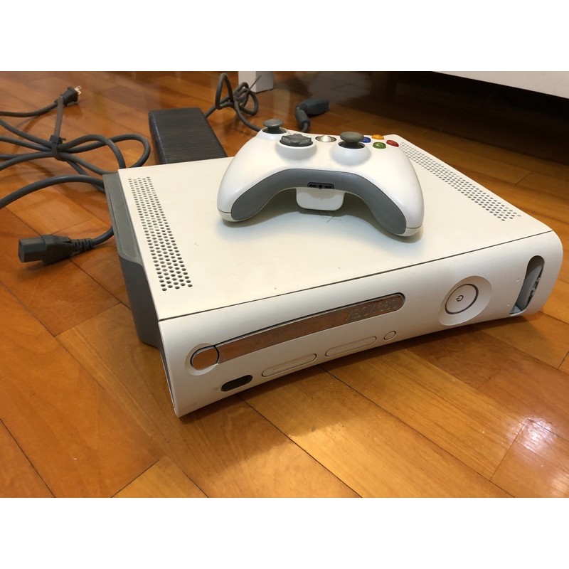 Xbox 360 二手主機，贈送一隻搖桿和塊魂遊戲片