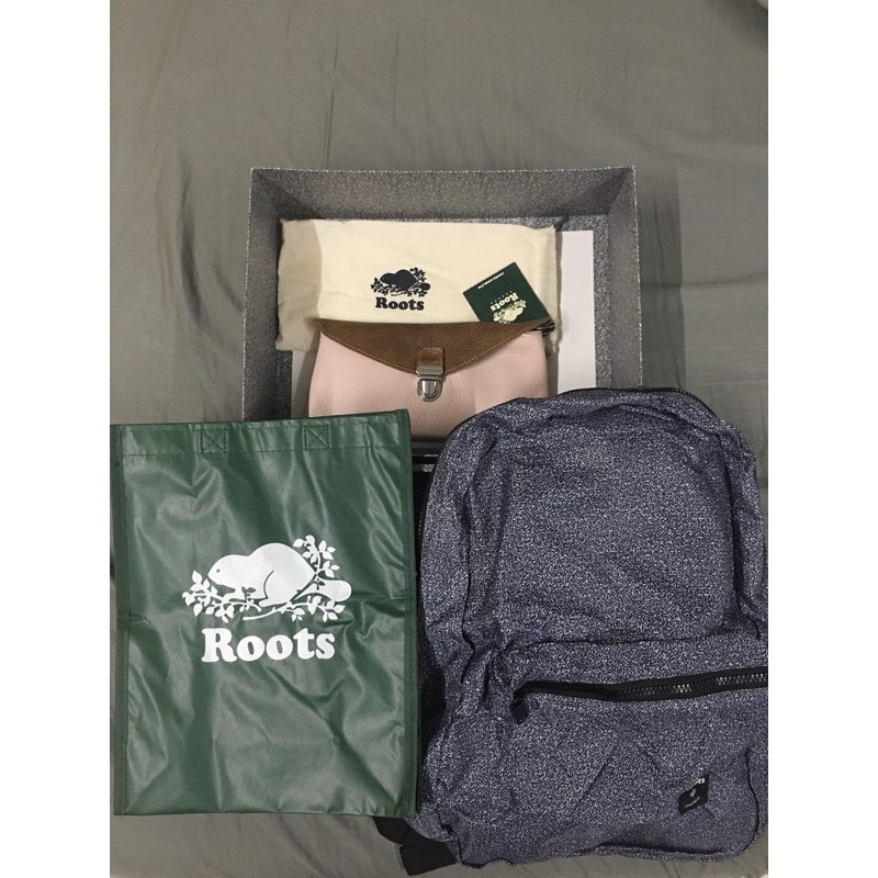 全新Roots禮盒組（輕巧收納後背包+皮革長夾+環保購物袋）