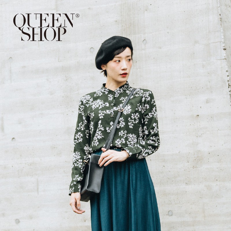 QUEENSHOP 【01022781】中山領滿版印花雪紡襯衫 兩色售 S/M/L＊預購＊