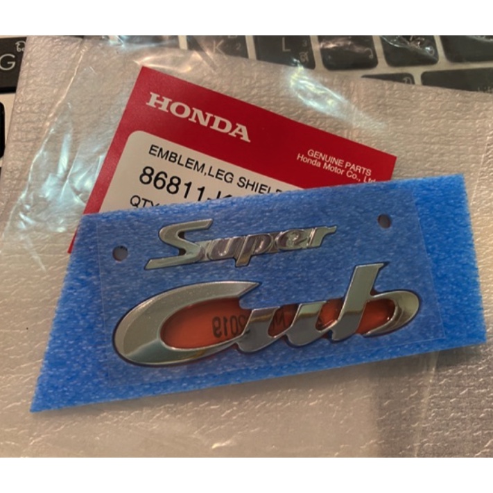 HONDA Super Cub 立體貼紙 原廠 現貨 護罩Super Cub銀色原廠立體貼紙 86811-K0G-900