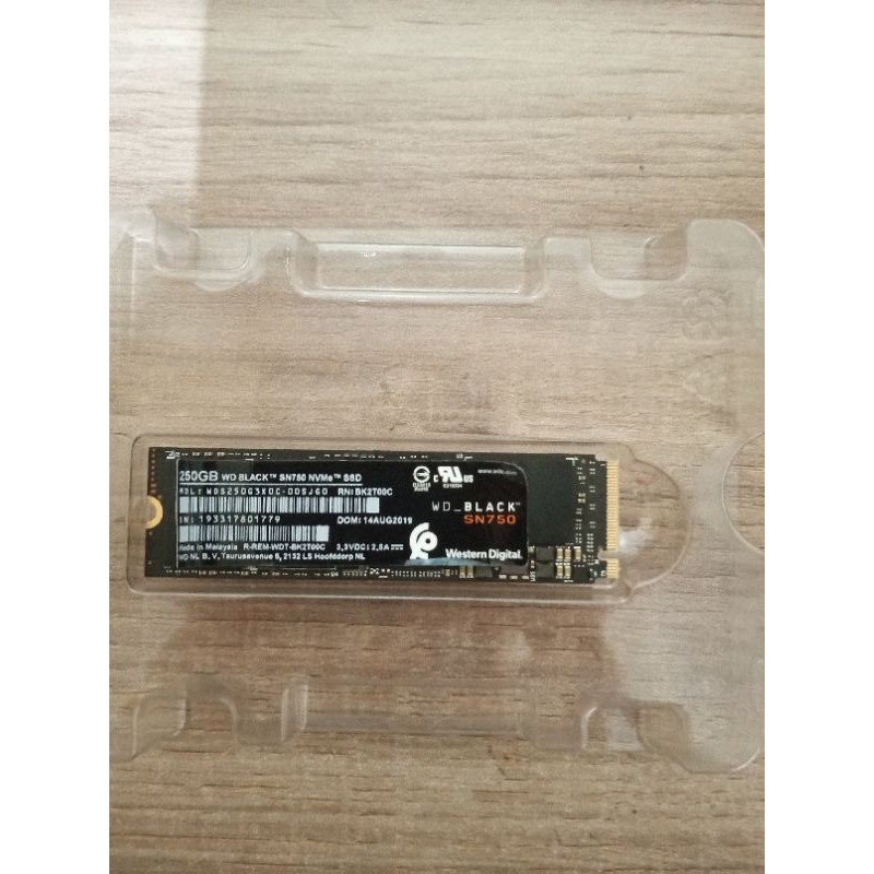 WD SN750黑標 250G NVME SSD 貼紙有撕過