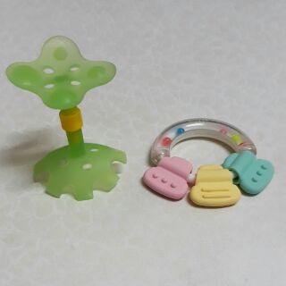 ❤媽咪Baby最愛🍀日本製貝親 Pigeon 固齒器🍀綠色小花 手搖咬環 二手