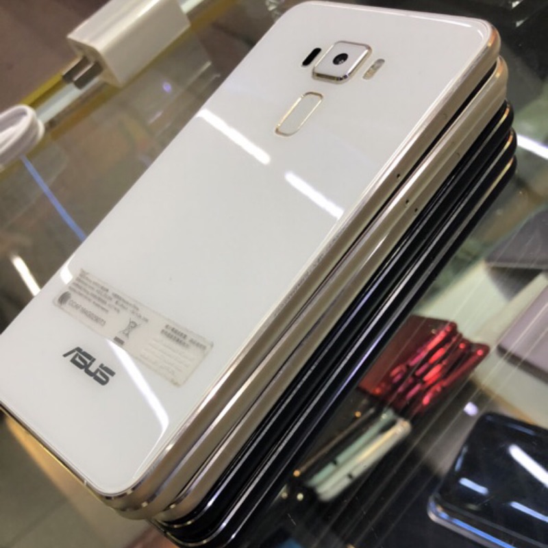 %95新 Asus ZenFone3 ZE552KL 5.5吋 4+64G 台灣公司貨 台中 永和 實體店 二手手機