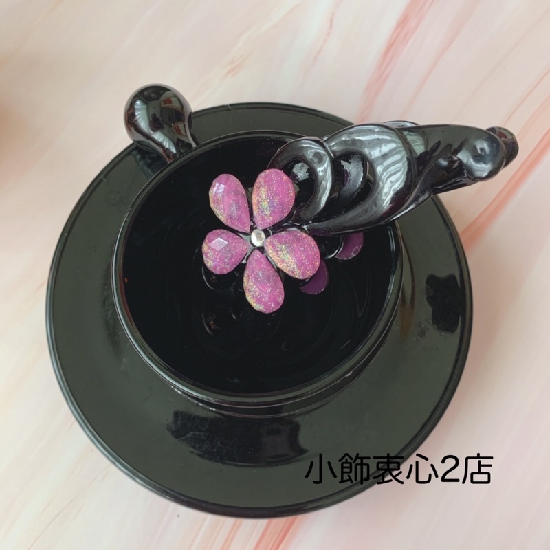 ［小飾］正韓！紫色寶石花型相交夾-韓國香蕉夾-優雅款
