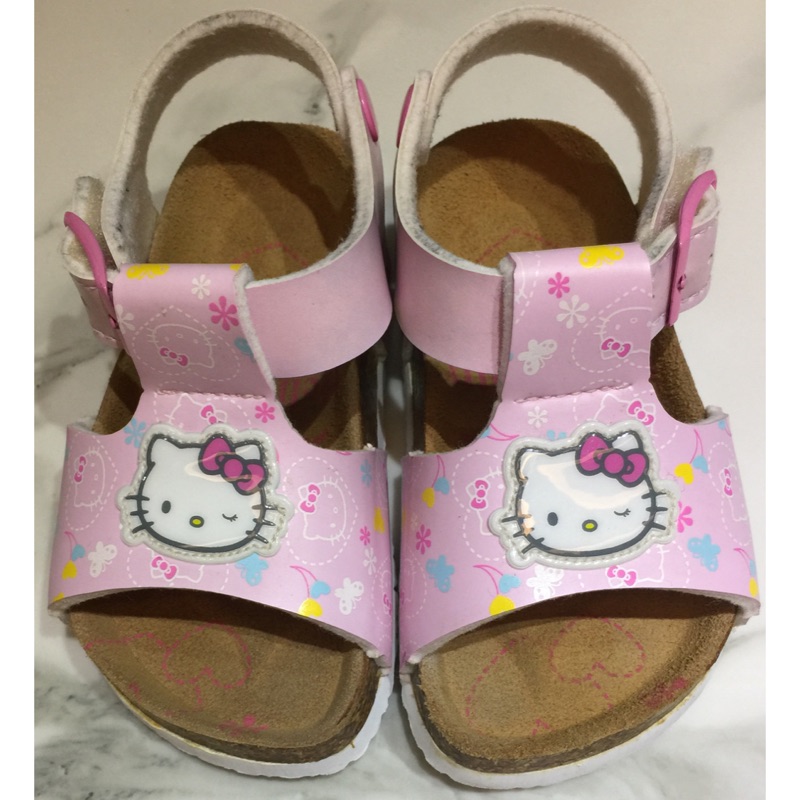 Kitty粉紅色15號勃肯涼鞋，大約1歲半～2歲小朋友。